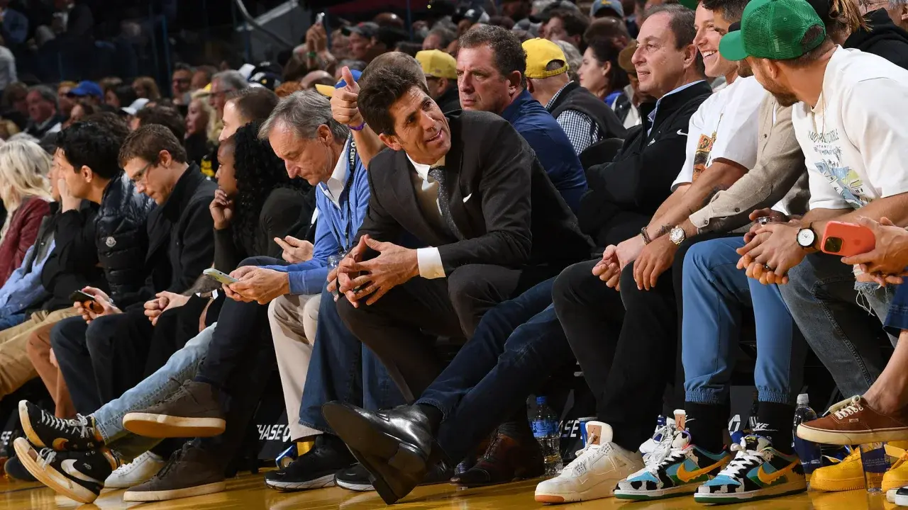 Генеральный менеджер "Голден Стэйт Уорриорз" Боб Майерс покидает свой пост после создания одной из самых успешных команд НБА