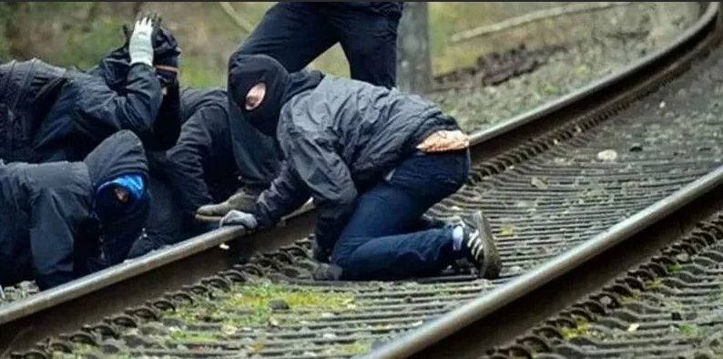 Разовые диверсанты. Как вербуется российская молодежь