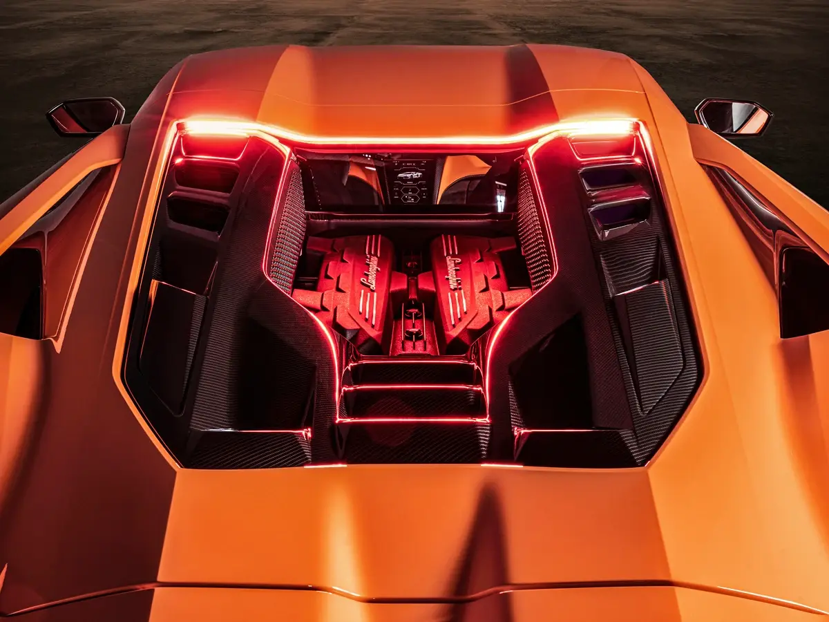 Цена и характеристики Lamborghini Revuelto (2023)