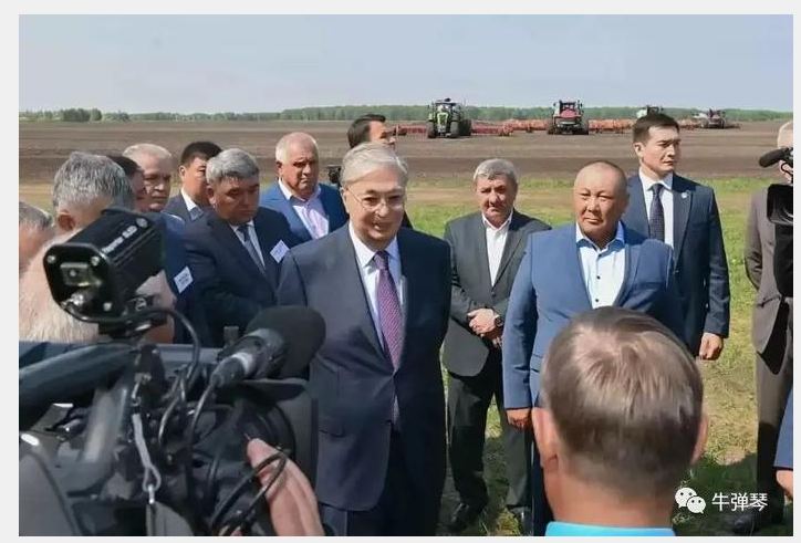 Президент соседней страны - это действительно нечто, он сделал это заявление перед Путиным