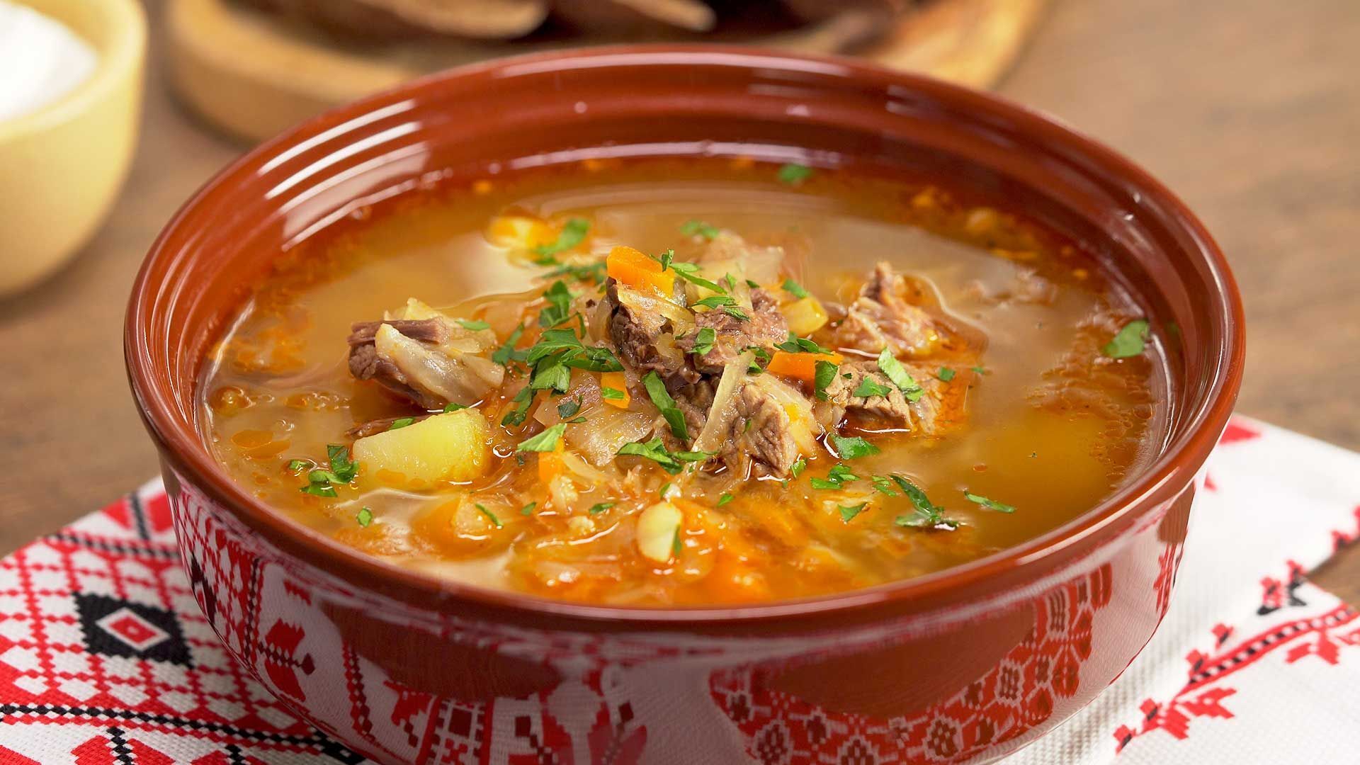 Традиционные блюда: Русская кухня, Пельмени, Щи из квашеной капусты, Блины, Пирожки, Окрошка, Уха. А какие блюда Русской кухни любите Вы? Опрос