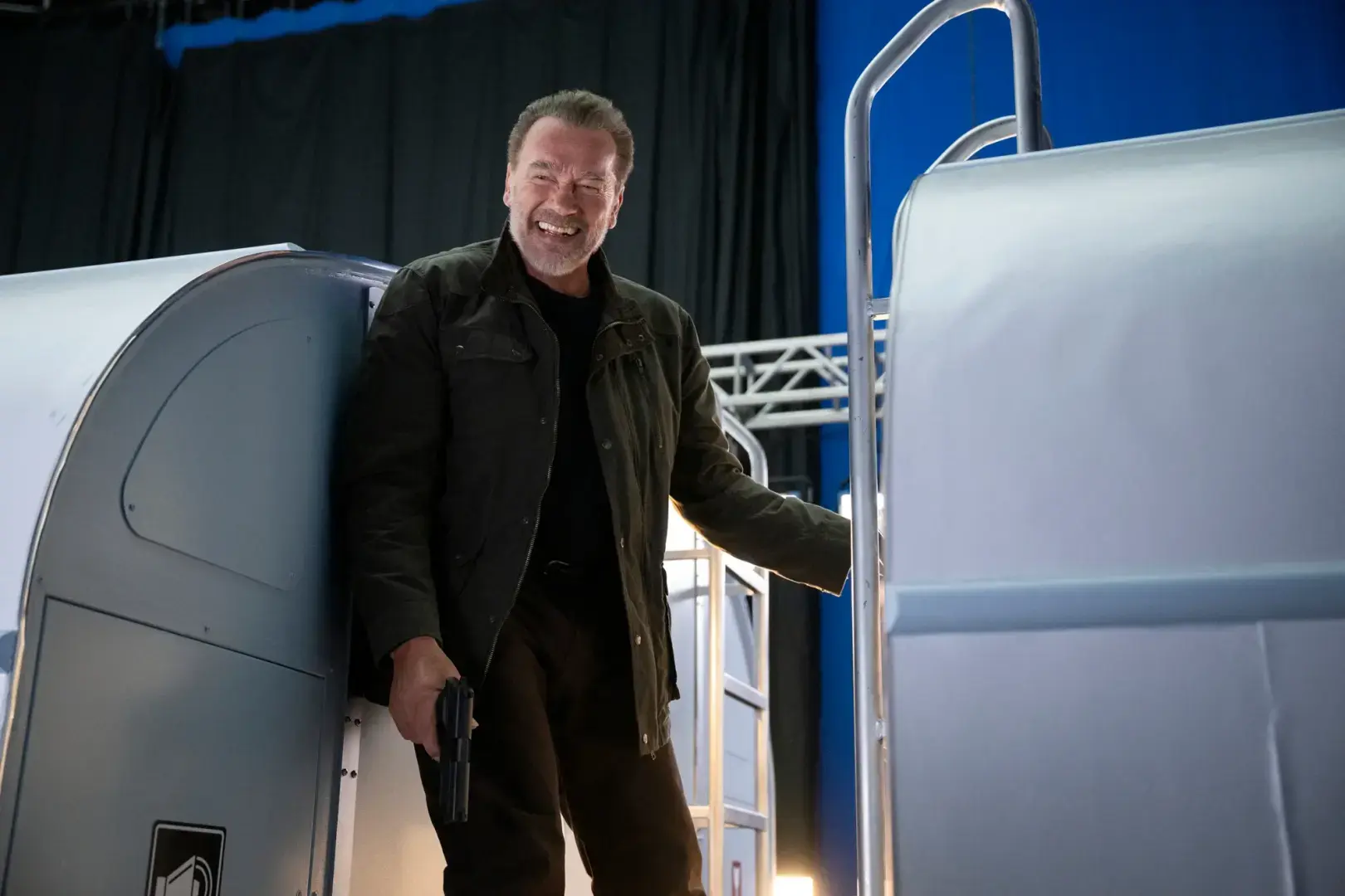 Арнольд Шварценеггер сквозь годы: Профессиональный бодибилдер, суперзвезда боевиков, губернатор Калифорнии и многое другое.