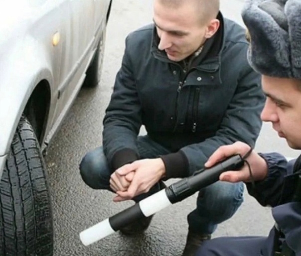 Использование шипованных шин в летний период внесли в перечень неисправностей и условий, при которых запрещается эксплуатация авто. И авто на стоянку