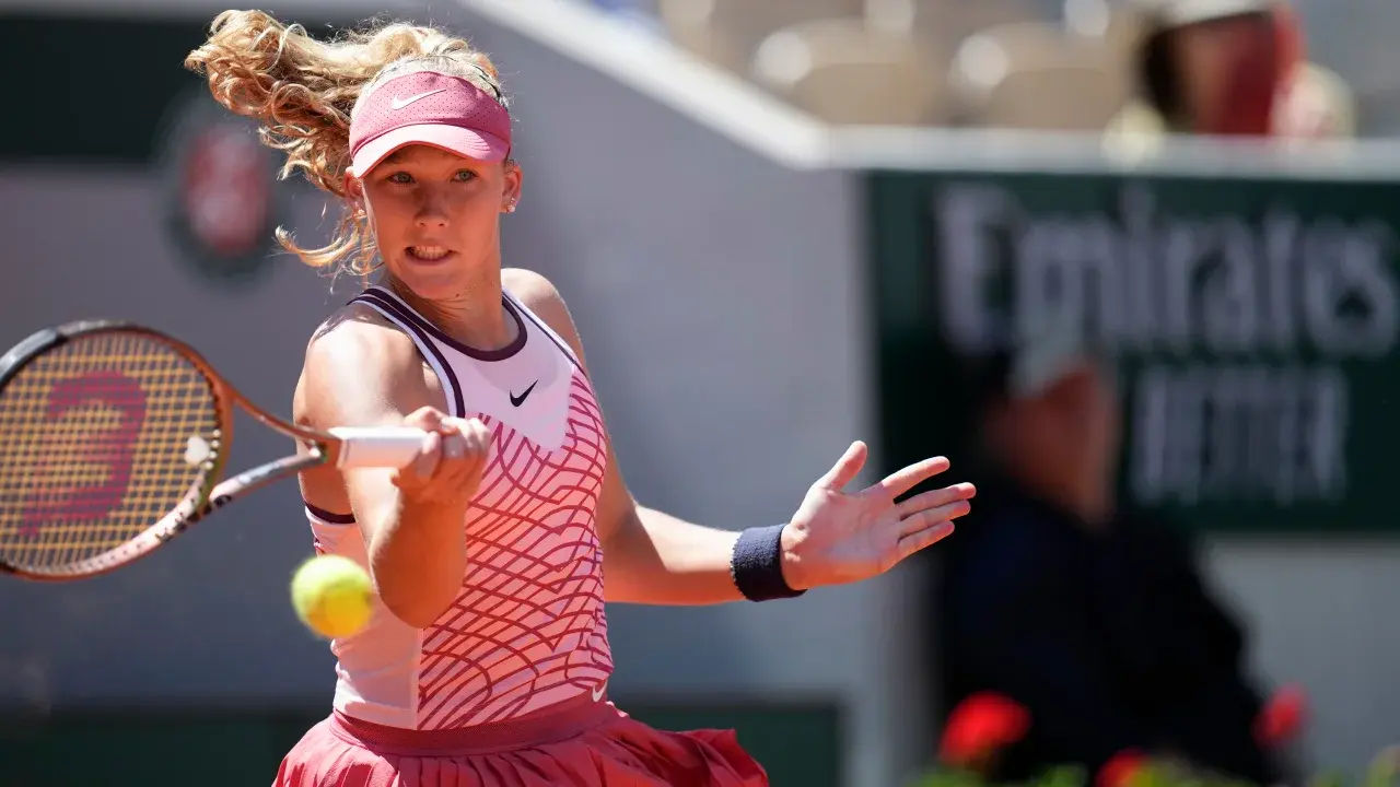 Коко Гауф победила Мирру Андрееву в битве тинейджеров на Открытом чемпионате Франции и вышла в четвертый круг