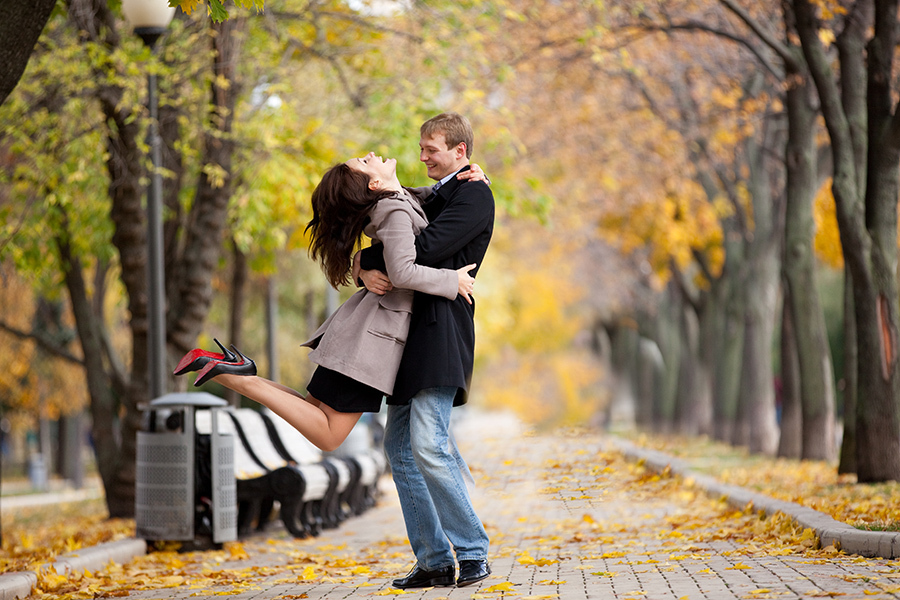 Невероятные перипетии случайной встречи: Как встреча в парке привела к незабываемой любви.