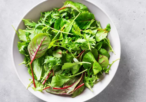 Безопасно ли есть зеленый салат, если вы вынимаете слизистые кусочки? Вот что говорит один эксперт