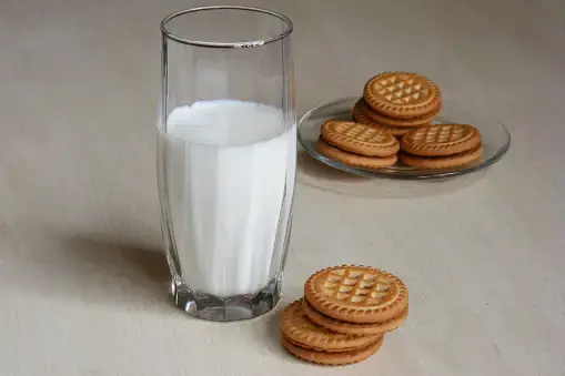 Госдума инициирует в ФАС проверку цен на молоко, завышенных на 100-150%