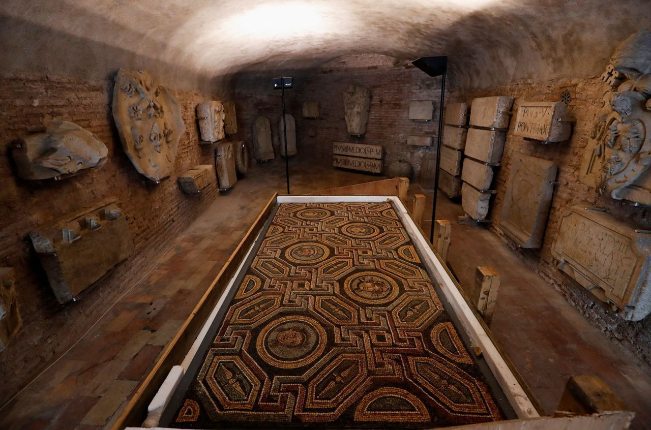 Артефакты на сумму ,9 млн изъяты у опального торговца древностями