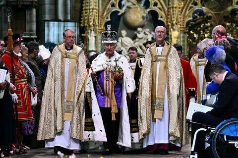 Монархи мира.