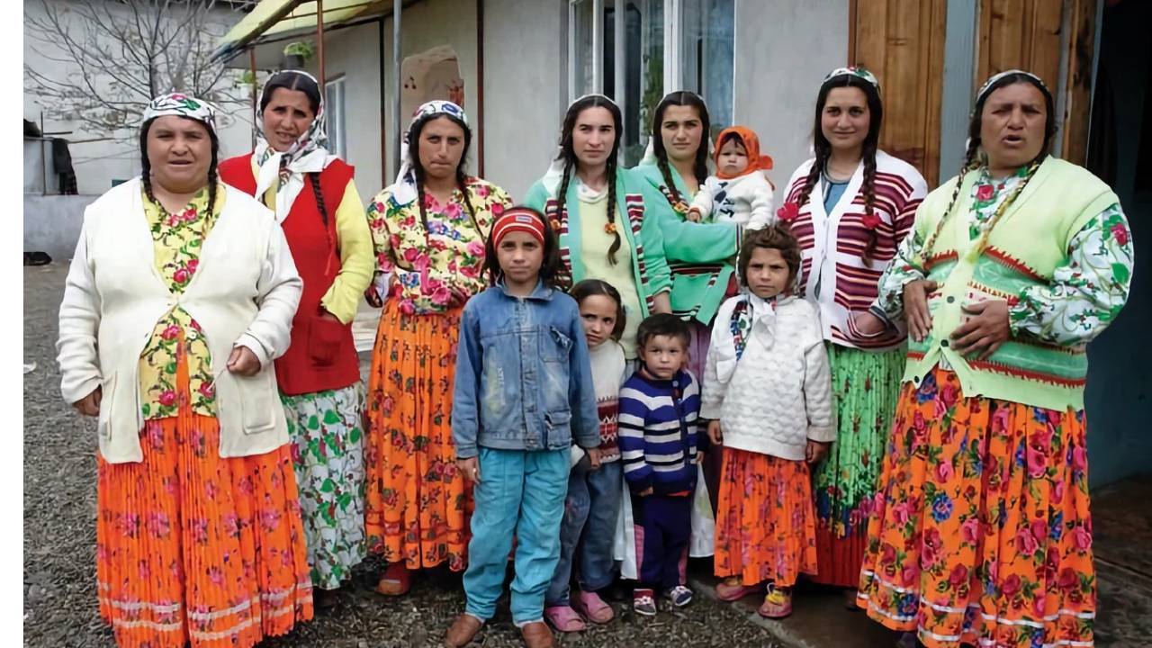 Гей порно видео Румынские цыгане гей секс. Смотреть Румынские цыгане гей секс онлайн