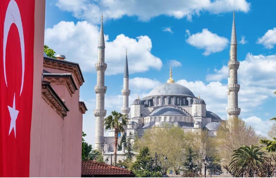 Для россиян в 2 раза подорожал отдых в Турции