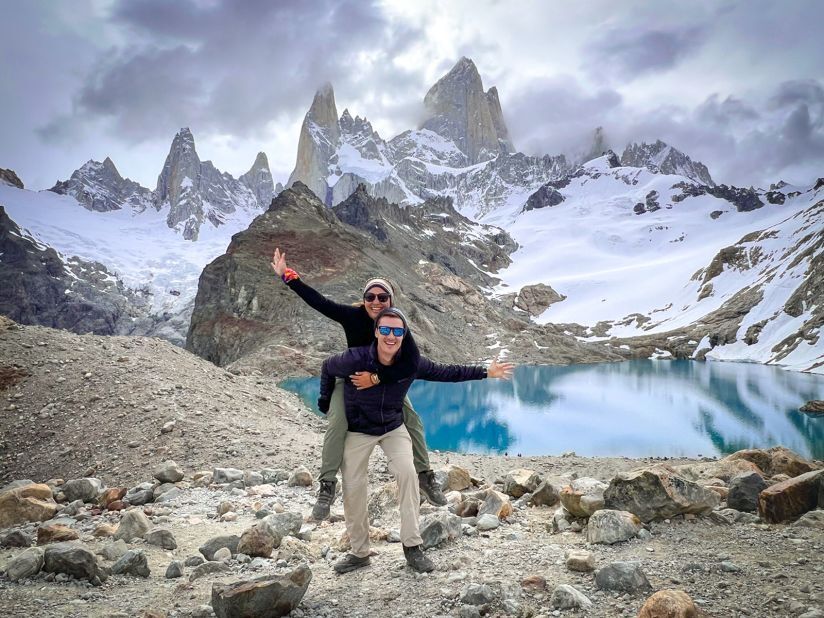 Незнакомец сфотографировал ее отпускное видео. Они вместе уже почти десять лет