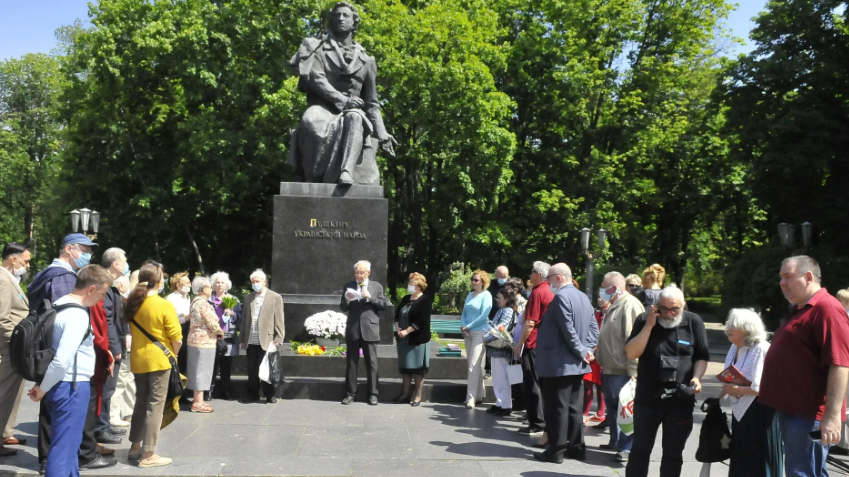 День рождения Великого русского поэта А.С. Пушкина, и как к этому дню отнеслись в других странах
