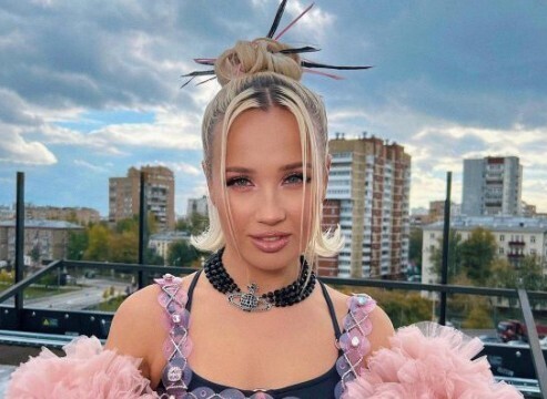 Клава Кока «превратилась» в куклу Барби