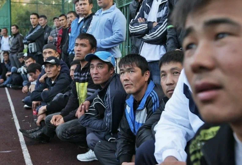 Дети мигрантов не говорят по-русски и собираются в «этнические группы», признал Д. Медведев