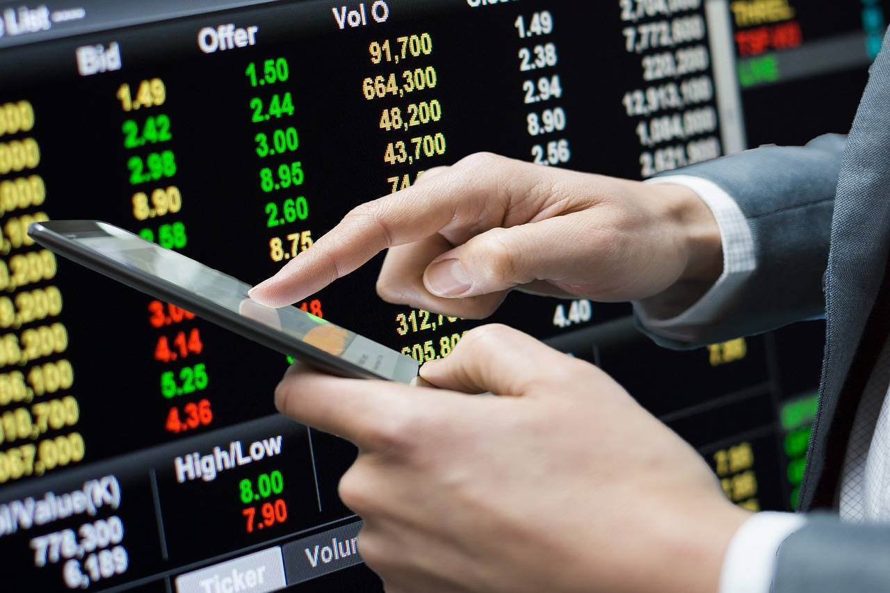 Прогноз курса доллара и евро в июне