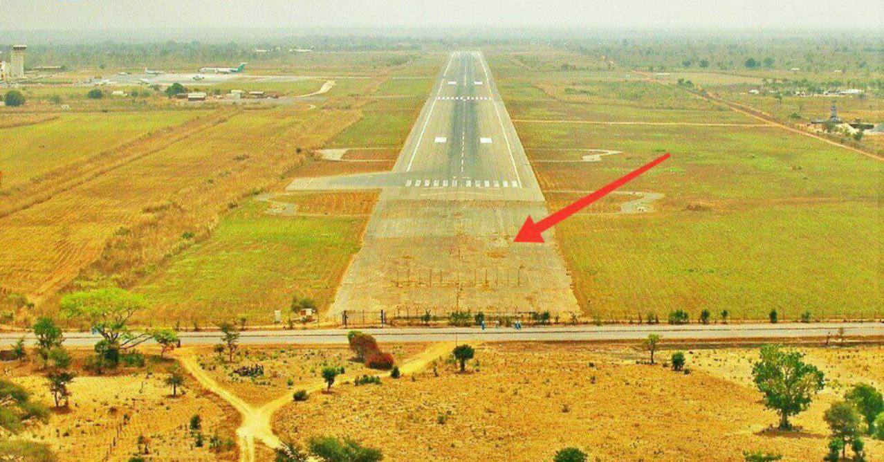 Взлетно посадочная полоса древних