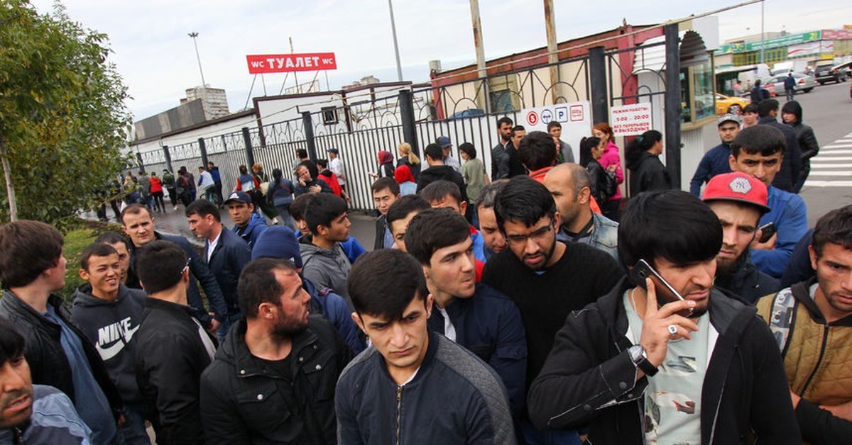 Мигранты окончательно обнаглели. Теперь они требуют отменить Новый год