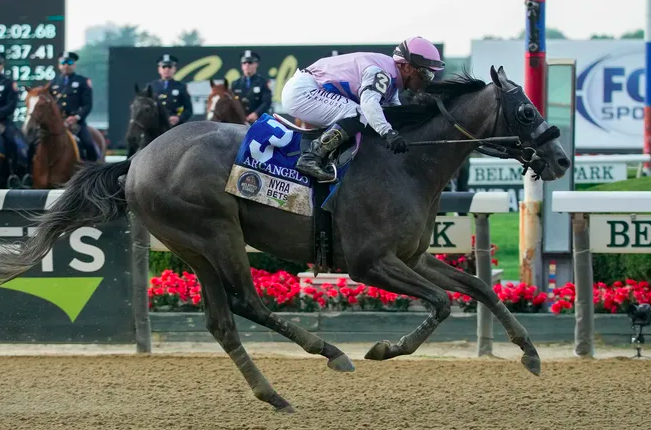 Тренер Йена Антонуччи вошел в историю, когда Арканджело выигрывает 155-е ставки в Бельмонте