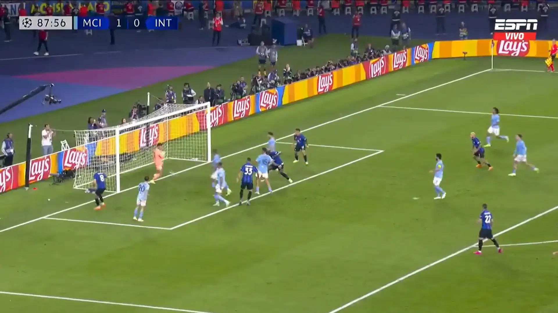 "Мы заплатим вам, чтобы вы сохранили его": Болельщики "Челси" реагируют на то, что Лукаку упускает решающий шанс в финале Лиги чемпионов