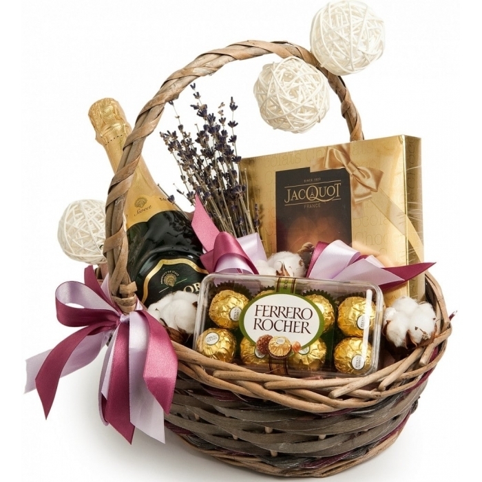 Какие дарить подарки пожилым людям на праздники?