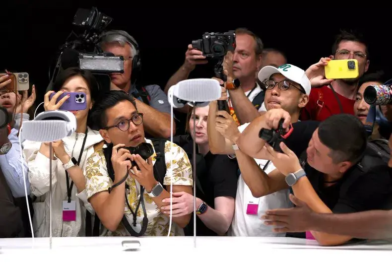 Новый Apple Vision Pro за 3499 долларов.