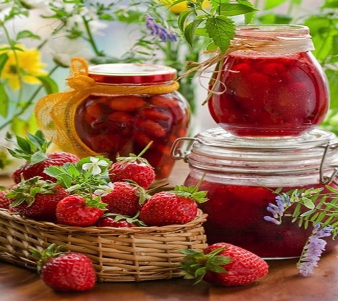 Клубничное счастье с ревенем, мятой и лимоном.