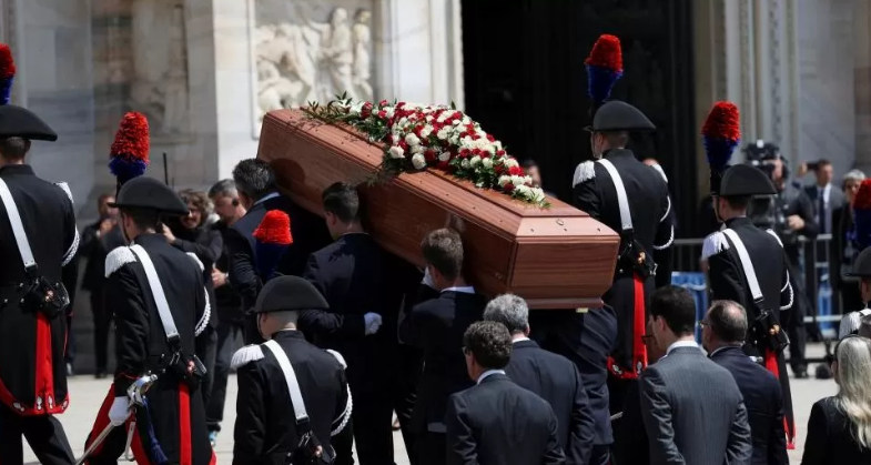 Италия отмечает смерть экс-премьер-министра Сильвио Берлускони