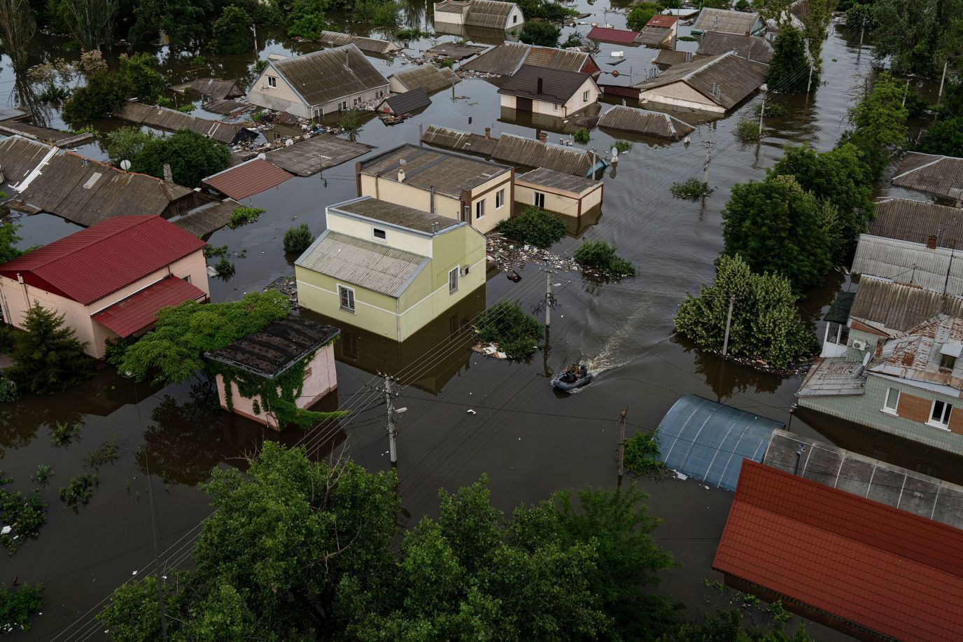 По прогнозам, паводковые воды в результате обрушения плотины отступят к следующей неделе, заявил назначенный Россией представитель Херсонской области