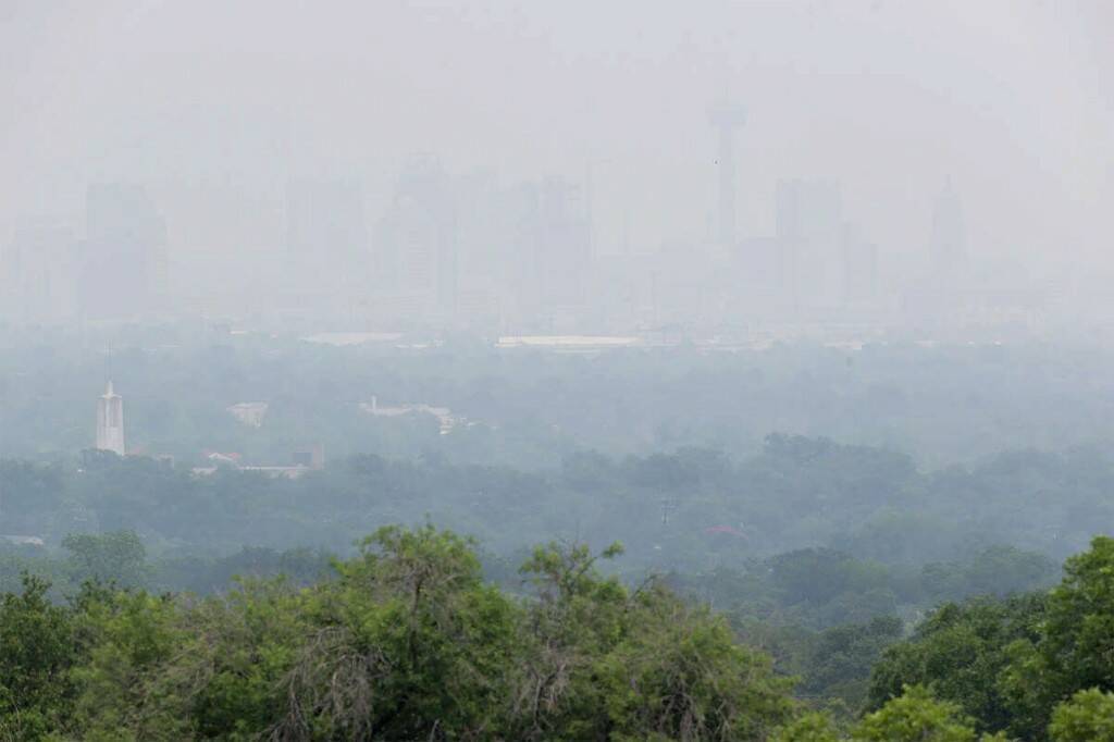 Техасская жара вызывает проблемы с дымом, пылью и озоном