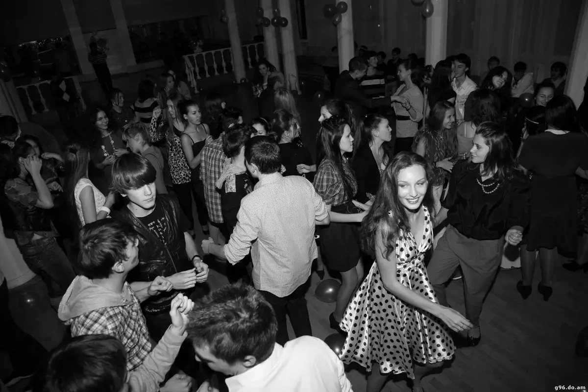 Дискотека в СССР: открывая ритм советских танцев. Вы часто ходили на дискотеки ?