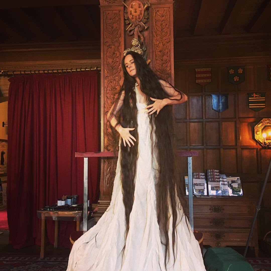 Без шампуня 20 лет: история жизни современной Рапунцель и ее волшебные волосы