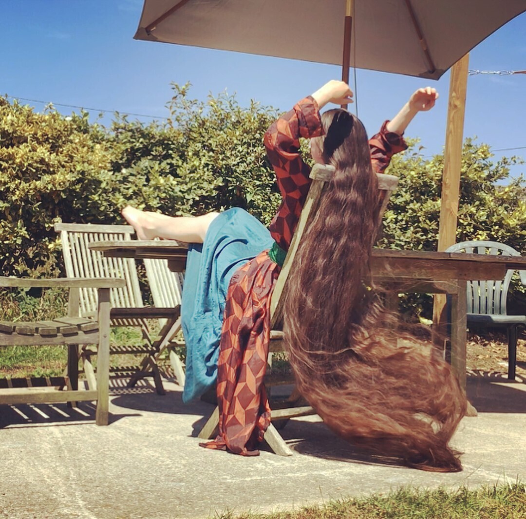 Без шампуня 20 лет: история жизни современной Рапунцель и ее волшебные волосы