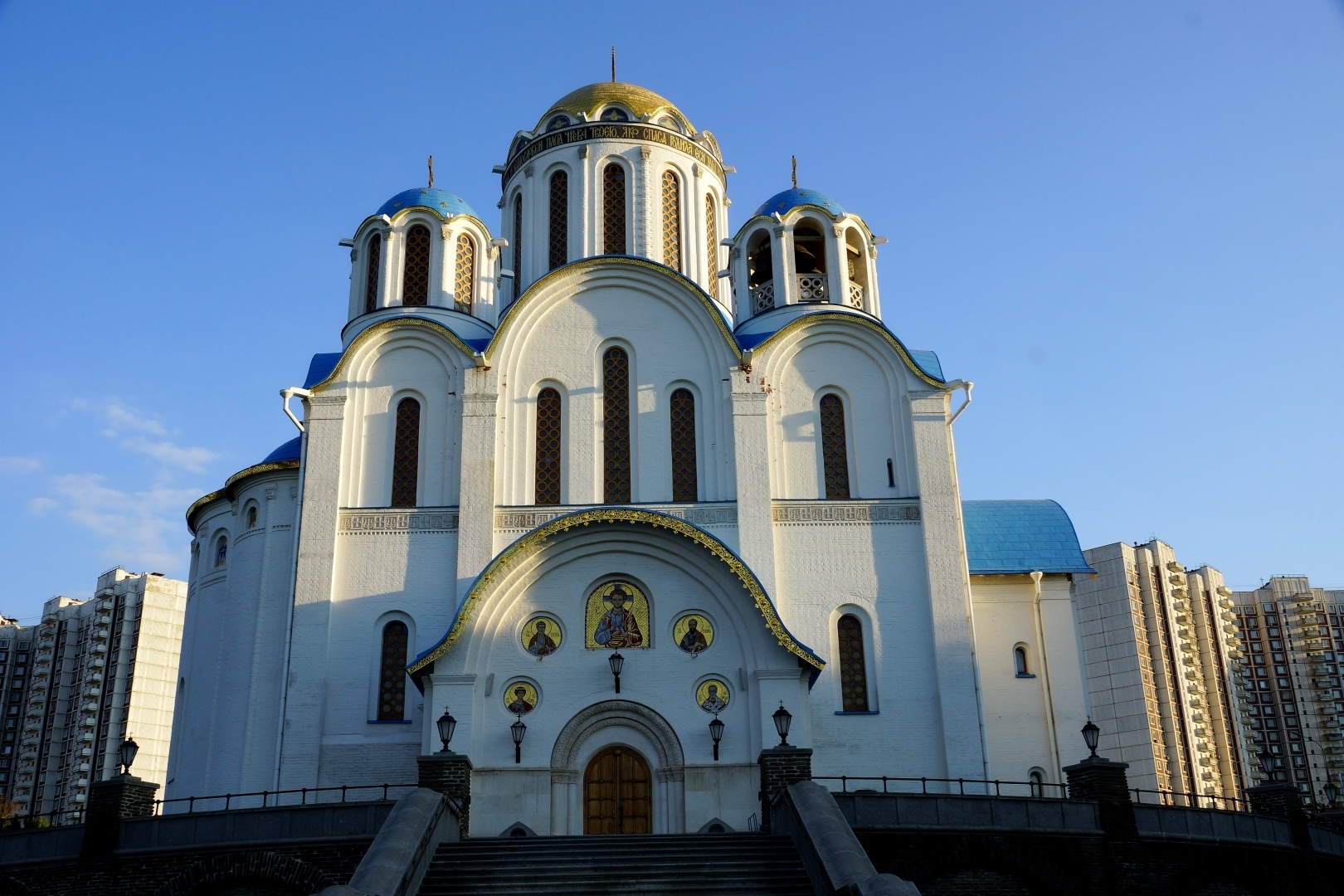 Хотите посмотреть на шедевры? Вам в Ясенево!