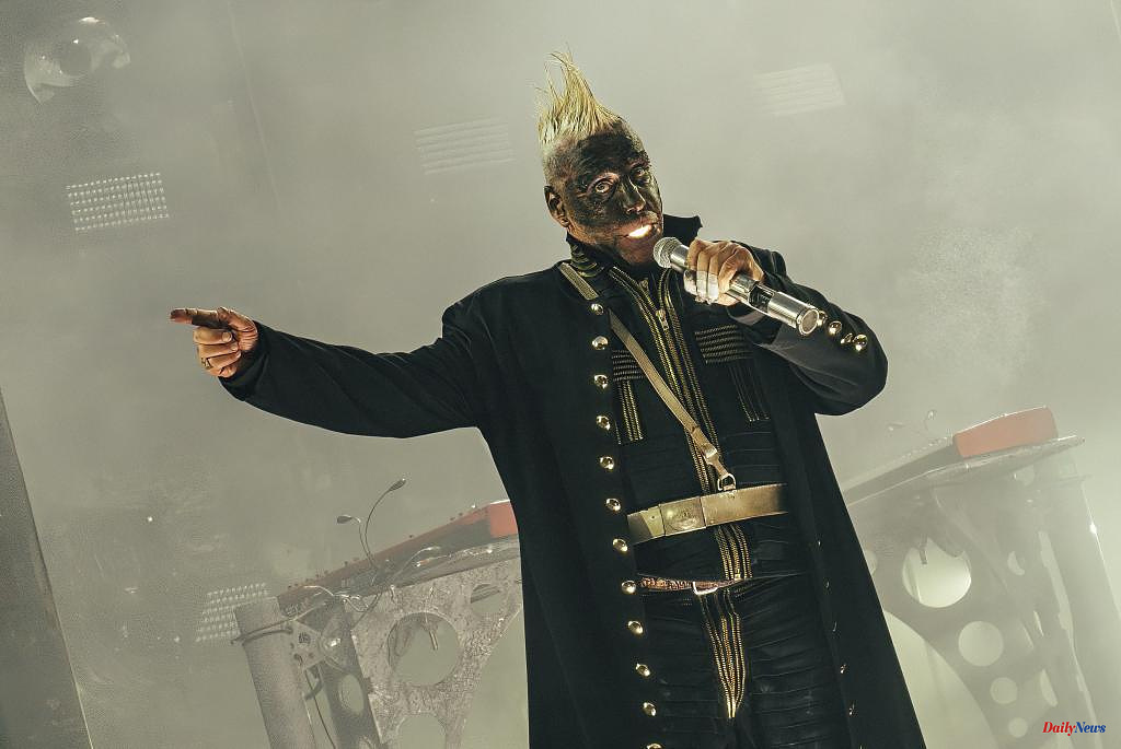 Культура Прокуратура Берлина начала расследование в отношении певца Rammstein Тилля Линдеманна по обвинению в сексуальных преступлениях