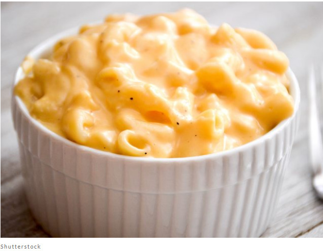 Существует 12 негативных последствий от чрезмерного потребления слишком много сыра.