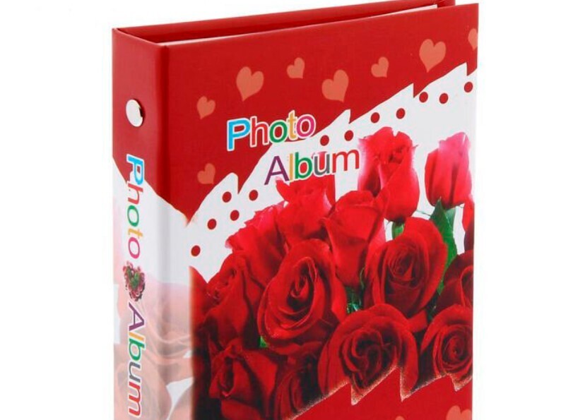 От косметики до «Полароида». Что дарили женщинам в 90-е годы?