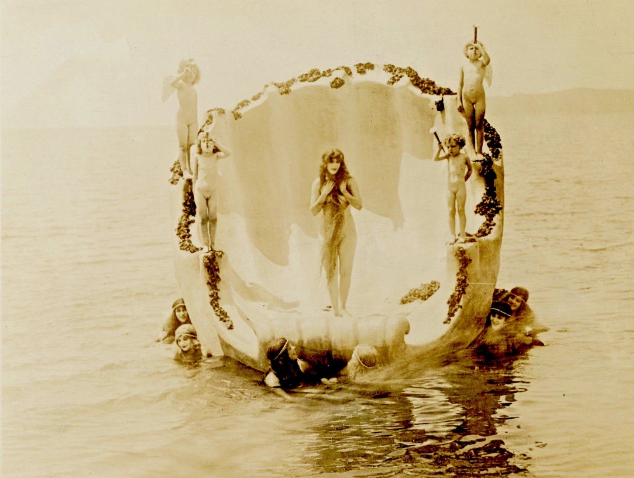 «Дочь богов» – далеко не целомудренное немое кино