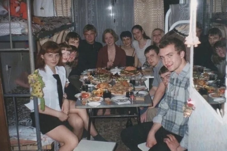 Женские общаги в 90-е. Страшно подумать, чем занимались студентки