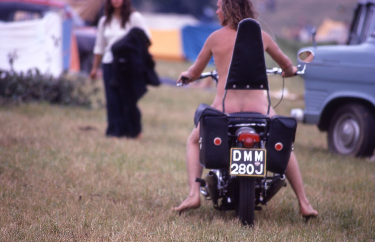 Невиданные фотографии Гластонбери 1971 года показывают, насколько сильно изменился фестиваль.