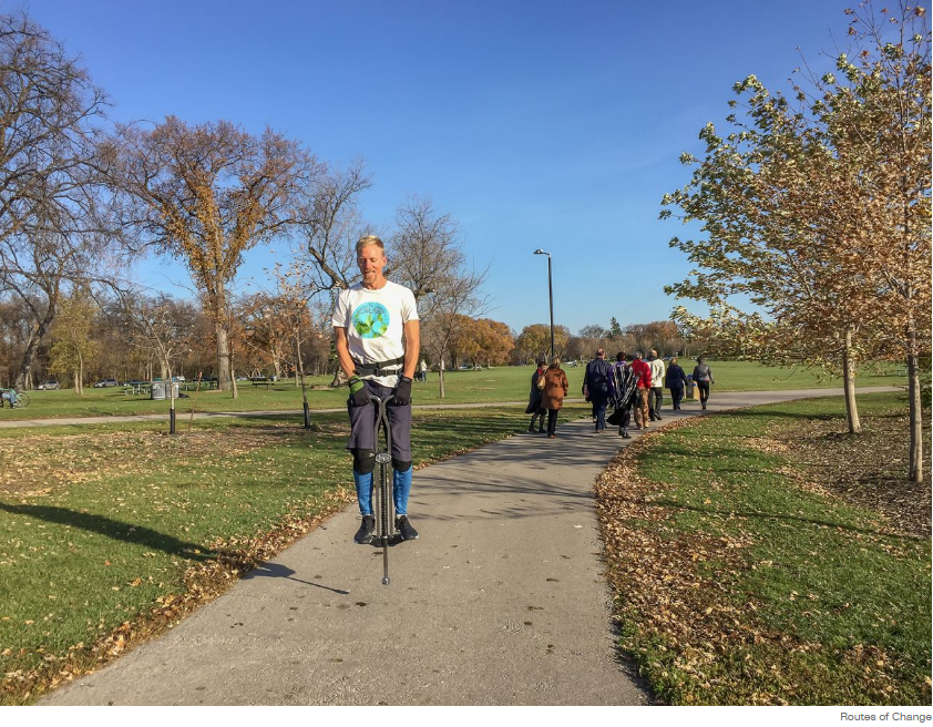 Этот человек путешествует по миру на немоторизованном транспорте