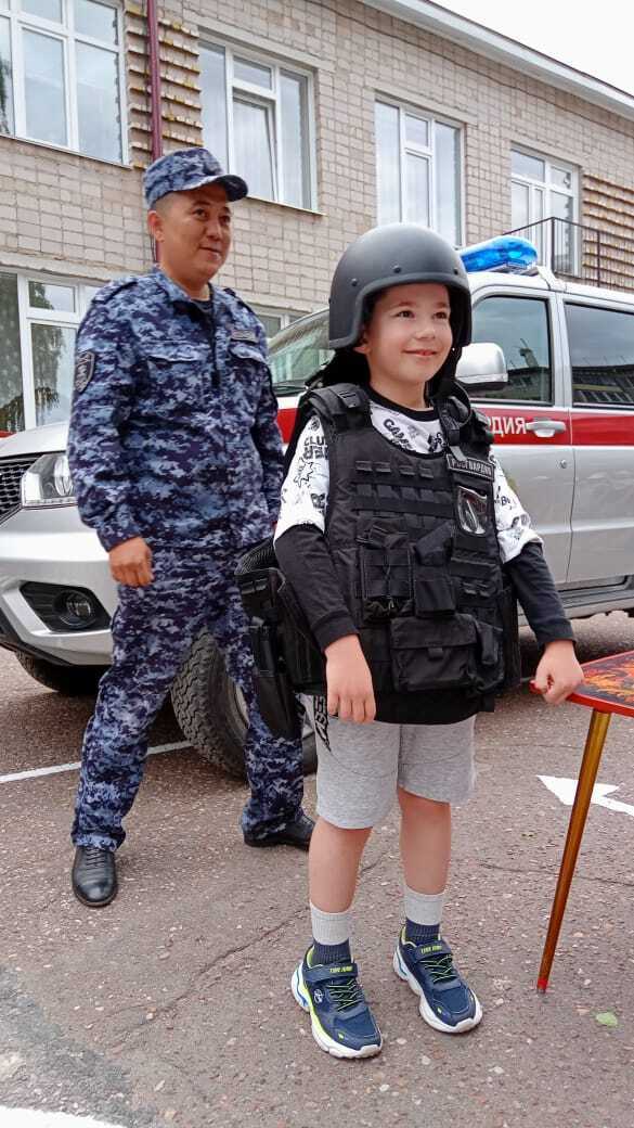 В Белорецке росгвардейцы провели урок безопасности для дошкольников