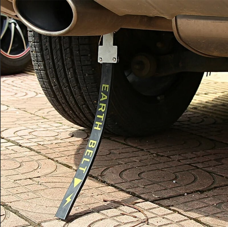 "Почему грузовики имеют резиновые полоски, свисающие с бамперов, и какова их роль?"