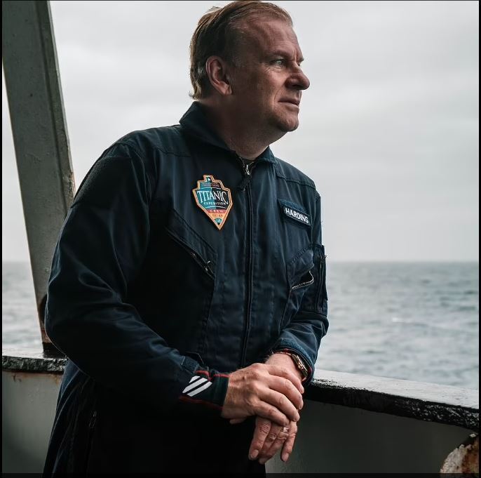 В воскресенье пропал подводный аппарат, исследующий "Титаник". Шокирующая графика показывает, как подводный аппарат мог застрять на дне океана