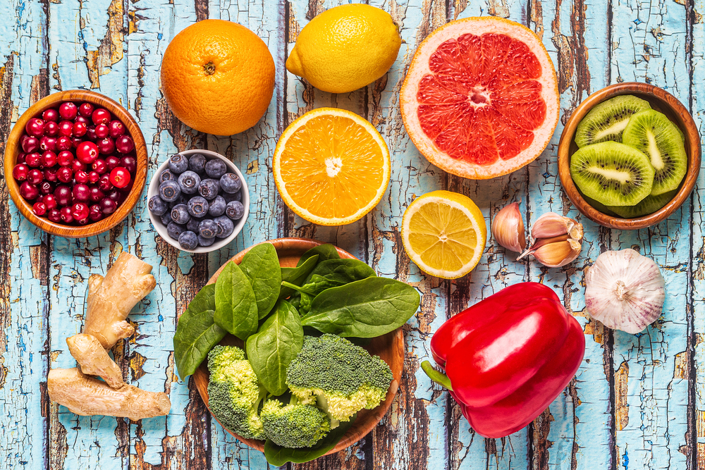 Узнайте о 10 лучших витаминах, содержащихся во фруктах и овощах для здоровой российской диеты