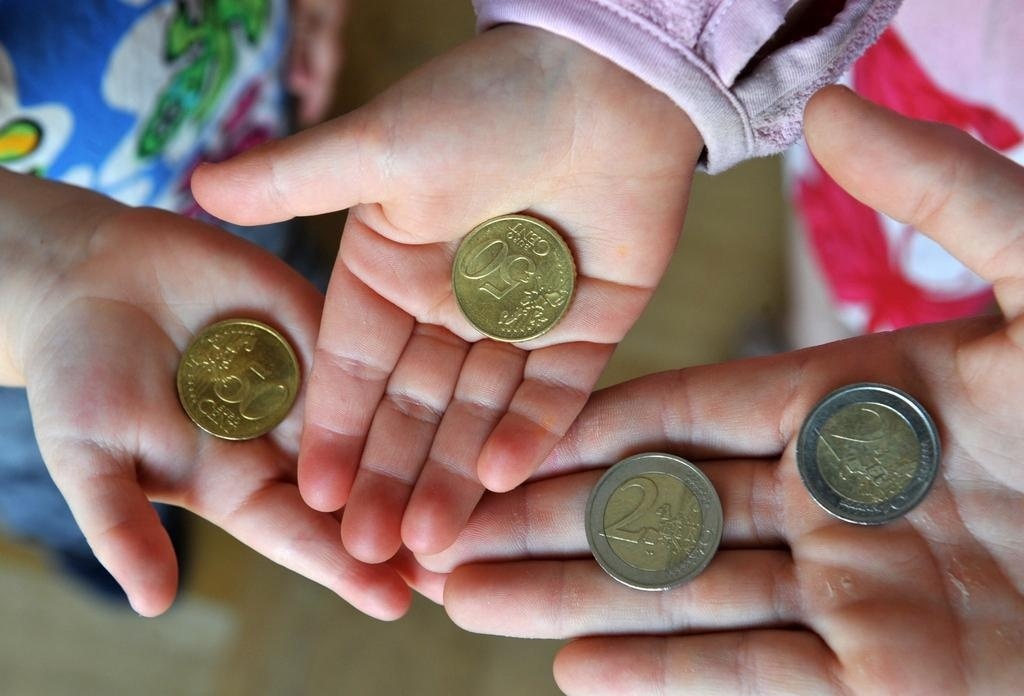 Новая программа помощи: на школьников с 1 августа придет выплата от 7000 до 18 000 рублей