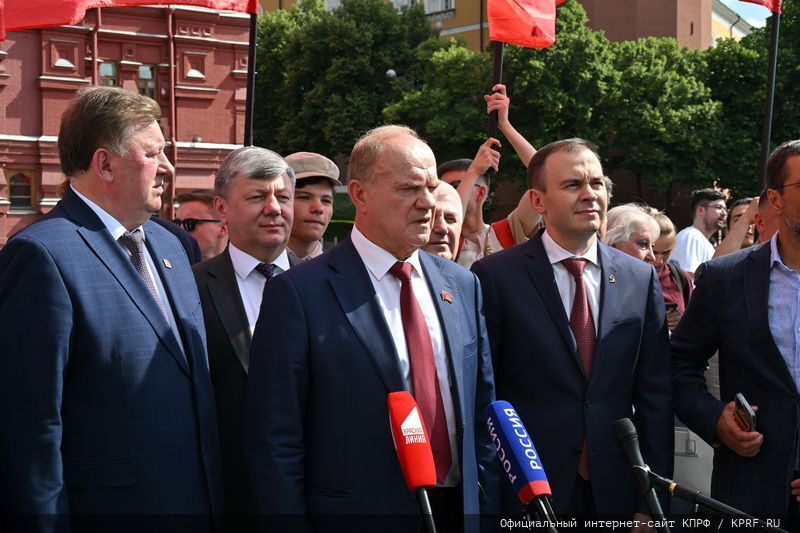 Г.Зюганов - надо переходить в активное наступление