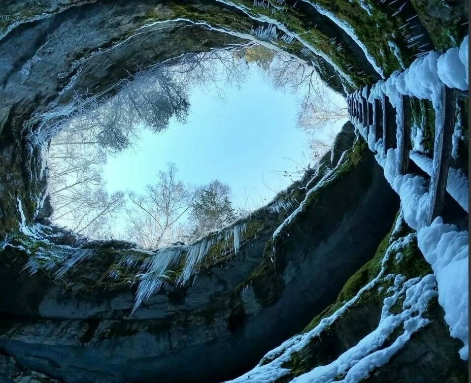 Исследование великолепной красоты Уральских гор.