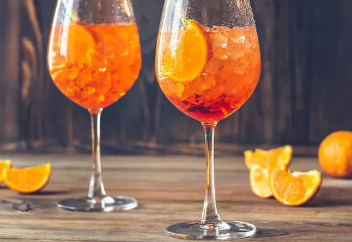 Что нужно для приготовления яркого летнего коктейля? Рецепт Aperol Spritz.