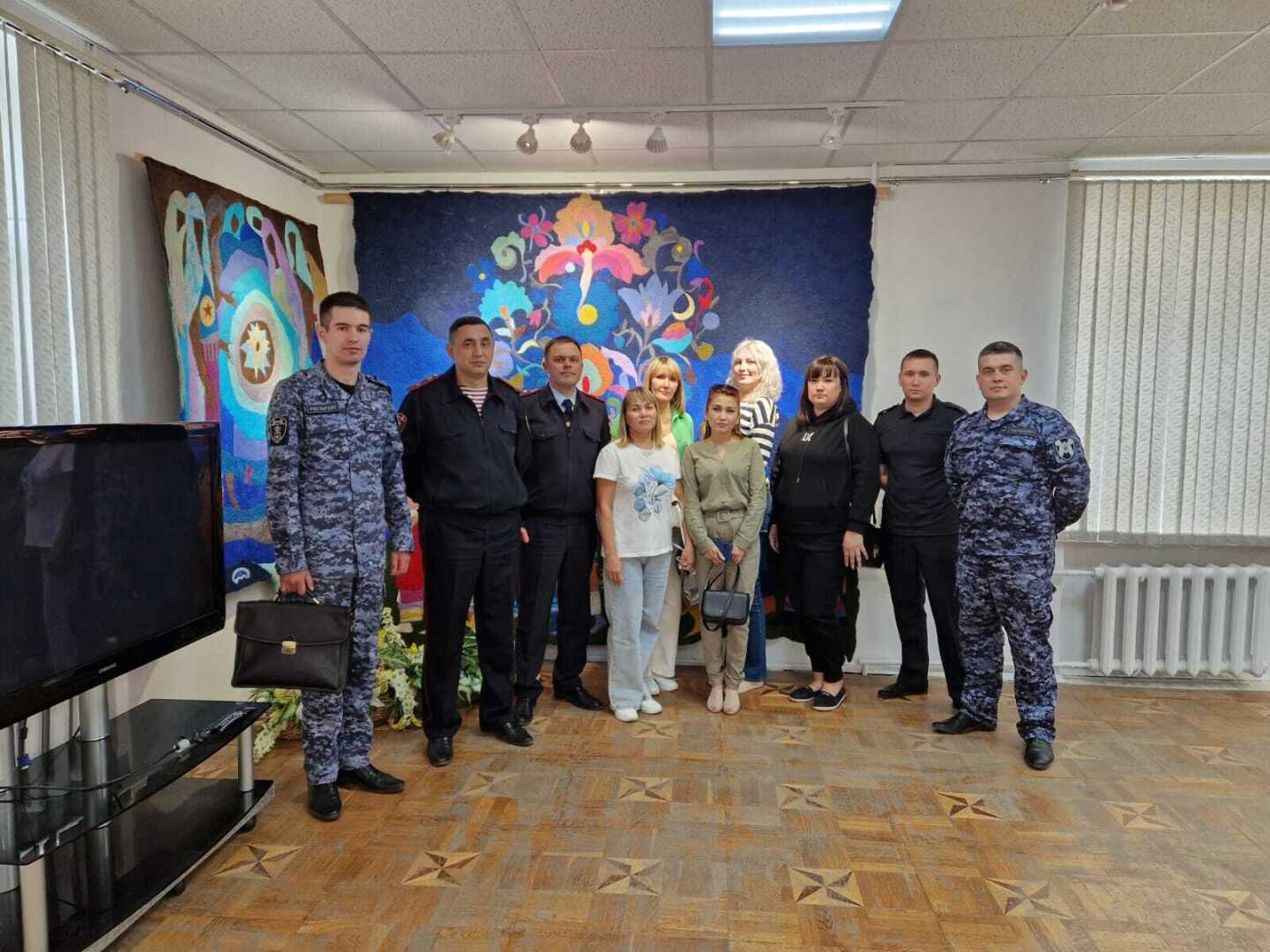 В Башкирии росгвардейцы посетили картинную галерею